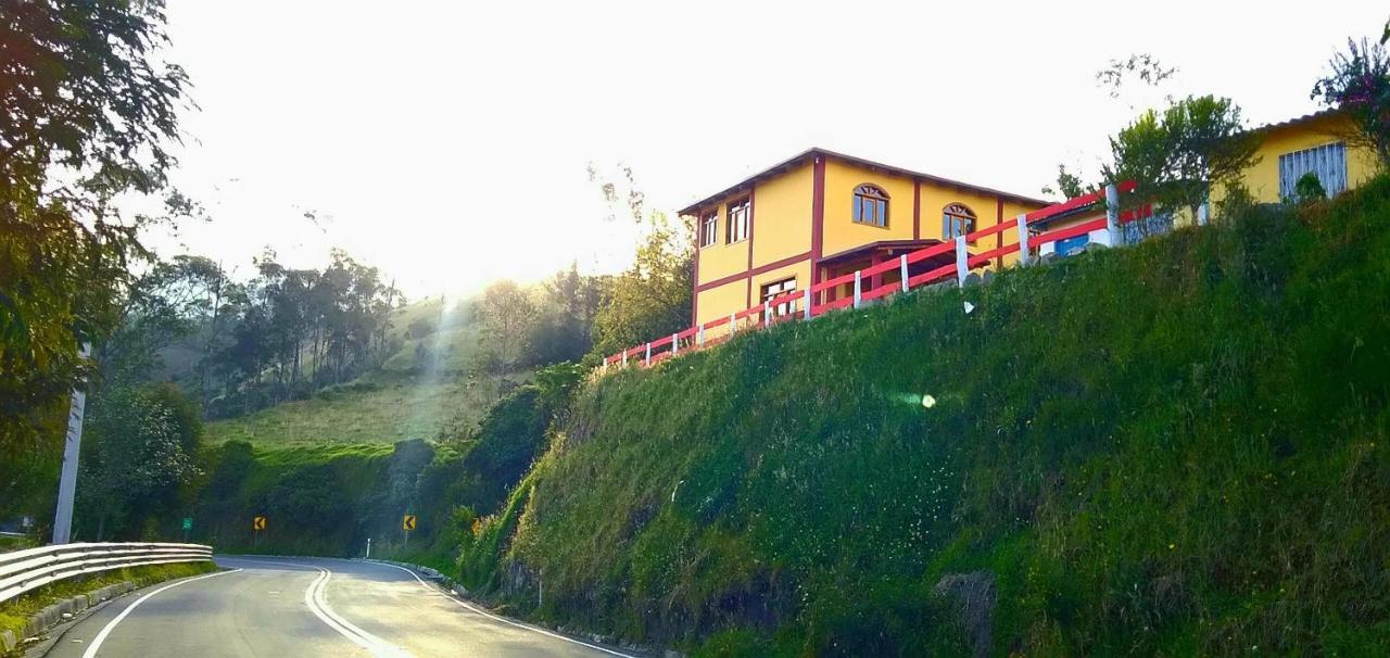 Hostal El Inca Chugchilán エクステリア 写真